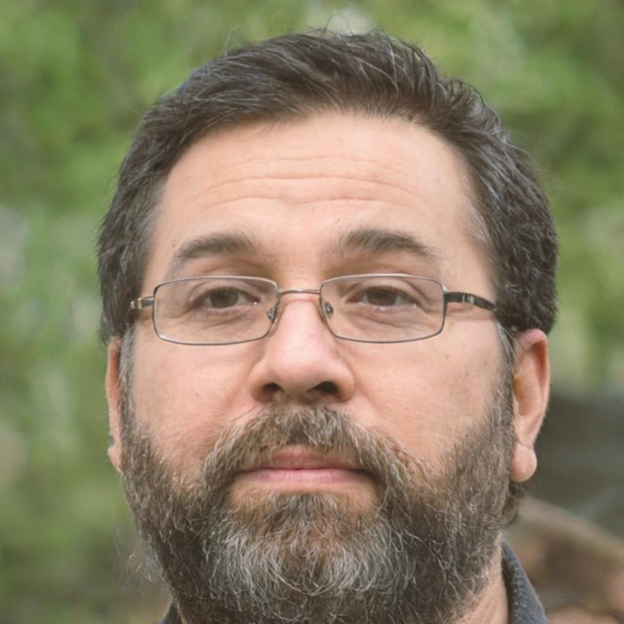 Finanzexperte Marvin Schulte bei der Beratung